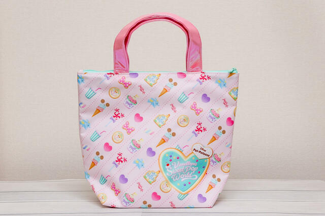 スーベニアランチケース 対象のメニューにプラス ¥1,300｜裏面は総柄