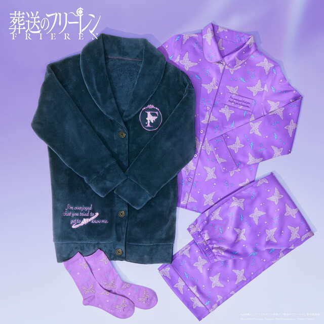 【GU×葬送のフリーレン】「マシュマロフィールラウンジカーディガン Frieren: Beyond Journey’s End」3,990円、「サテンパジャマ(長袖&ロングパンツ) Frieren: Beyond Journey’s End」3,990円、「ソックス Frieren: Beyond Journey’s End」390円　フェルンへの贈り物をモチーフにしたデザイン