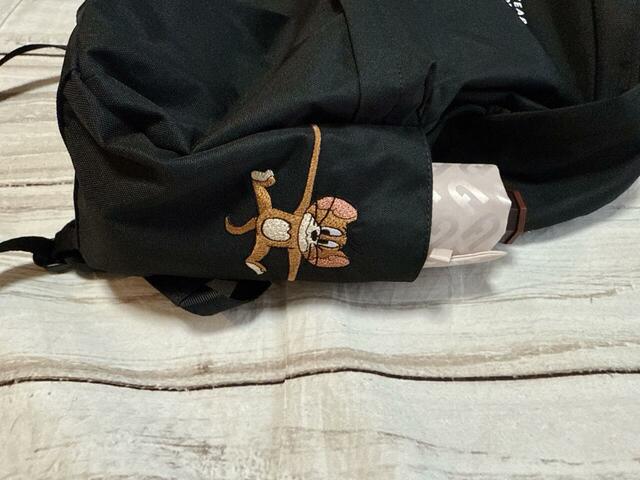 サイドポケットには折り畳み傘を収納