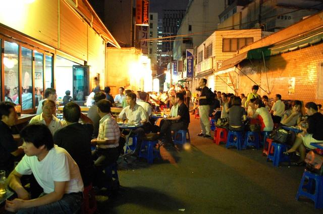 【ソウル乙支路3街】2011年のノガリ横丁。この頃は中高年男性率が高かった