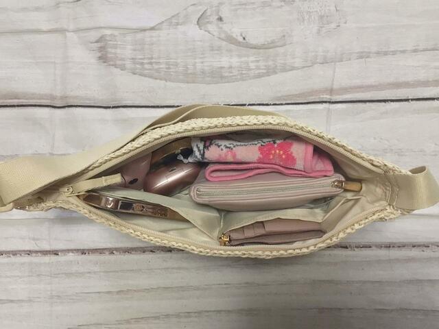 コスメポーチを入れるとこんな感じに！