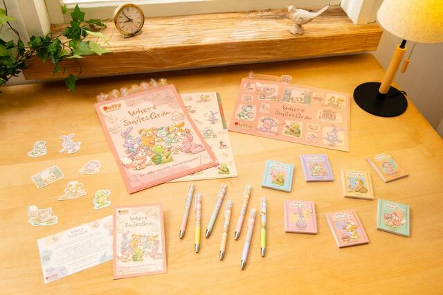 ダッフィー&フレンズの「ウェア・スマイルズ・グロウ」グッズ|東京ディズニーシー|発売日:2024年7月1日(月)