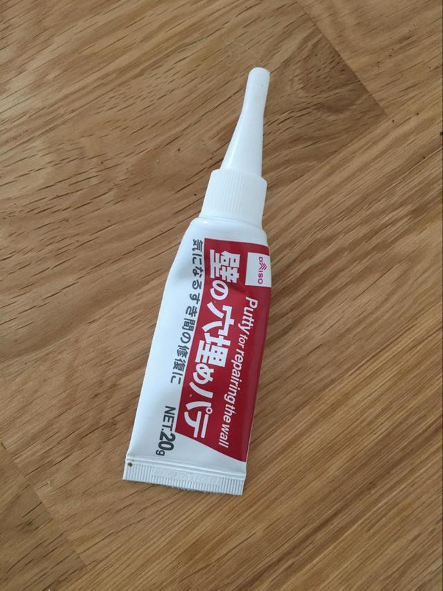 壁の穴埋めパテ