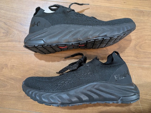 【ワークマン アスレシューズ ハイバウンス】普段23.5〜24.0cmサイズの筆者は23.5cmのブラックを購入。靴下を履いてジャストなサイズ感でした