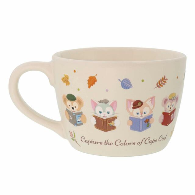 マグカップ&スプーン|2,600円|「ダッフィー&フレンズのオータム・ストーリーブック」スペシャルグッズ|販売店舗:東京ディズニーシー「マクダックス・デパートメントストア」|発売日:2023年9月7日(木)