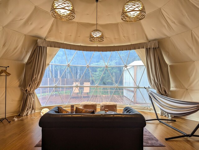 【ブリリアントヴィレッジ日光】「ツインドーム6ｍ＋7ｍデラックス」リビング