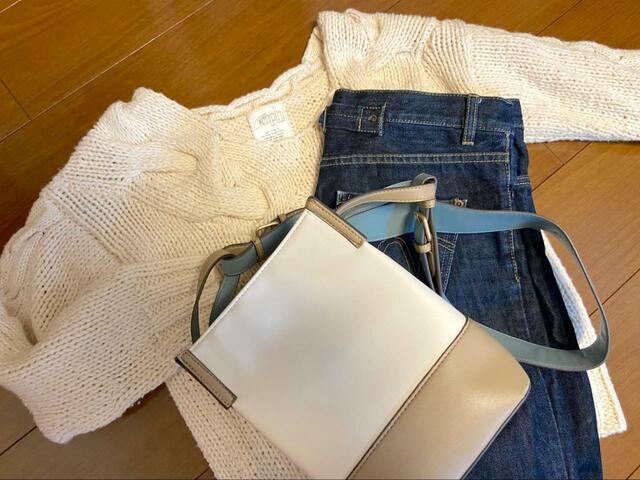 【しまむら 2WAYバッグ】シンプルなデニム×ニットコーデにも
