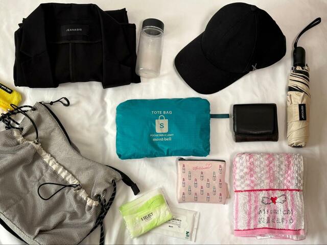 【niko and... オリジナルSETメッシュショルダーバッグ】上着や300ml水筒、エコバッグ、日傘などお出かけの必需品9点を入れてみると…⇒