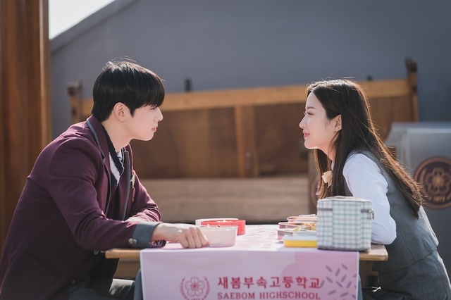 『女神降臨』 U-NEXTにて独占配信中 