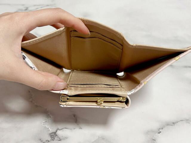 【アベイル】お札入れにも4つのカードポケットが!