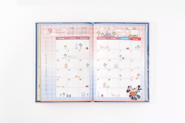 スケジュール帳 ¥1,700（2017年8月10日発売）販売店舗／東京ディズニーランド「ハウス・オブ・グリーティング」東京ディズニーシー「イル・ポスティーノ・ステーショナリー」