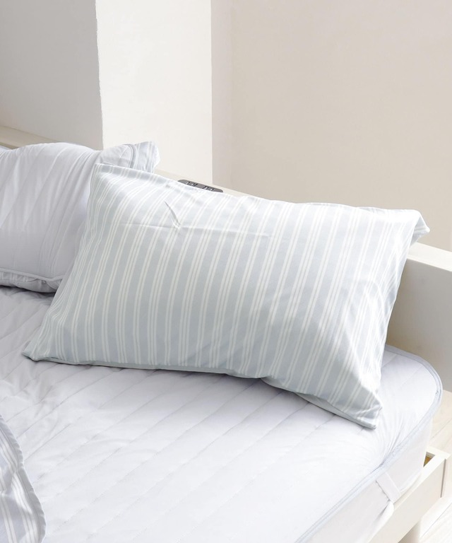 【3COINSのひんやりグッズ売上ランキング 3位】「とろける冷感枕カバー」330円（税込）