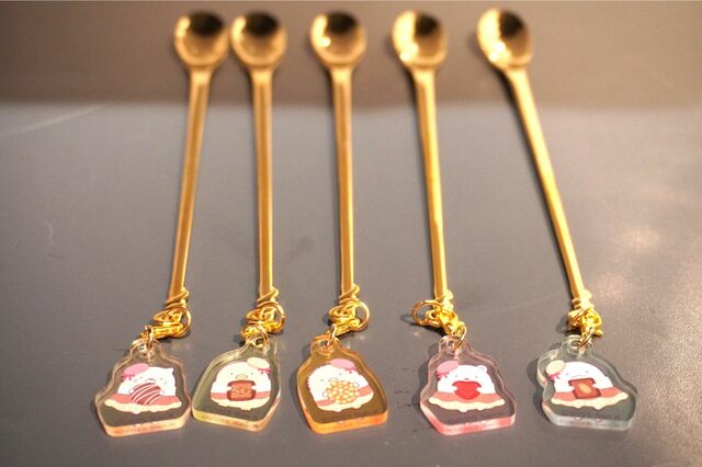 【すみっコぐらしカフェ～喫茶すみっコでチョコレートフェア～】「チャーム付きマドラー」1,045円