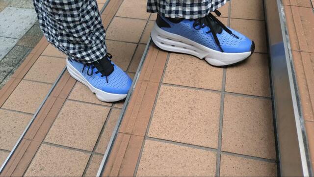 【ワークマン マンダムフライギア ドライランチャー】「階段をのぼるときの負担感軽減」も推しポイントです◎