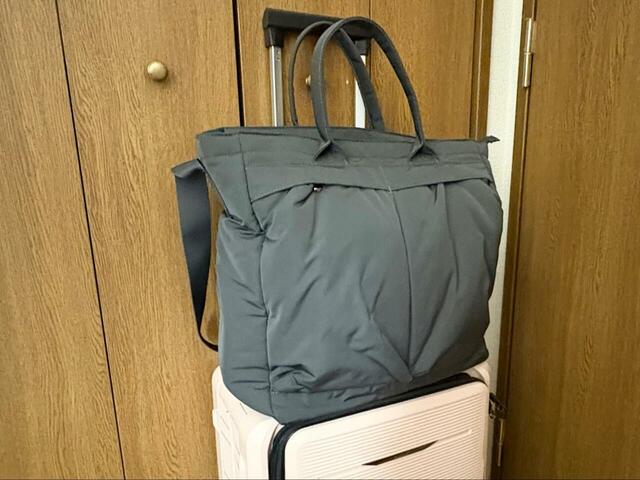 【UNIQLO：C  2WAYユーティリティバッグ】旅行中の移動がぐっと楽になります♪