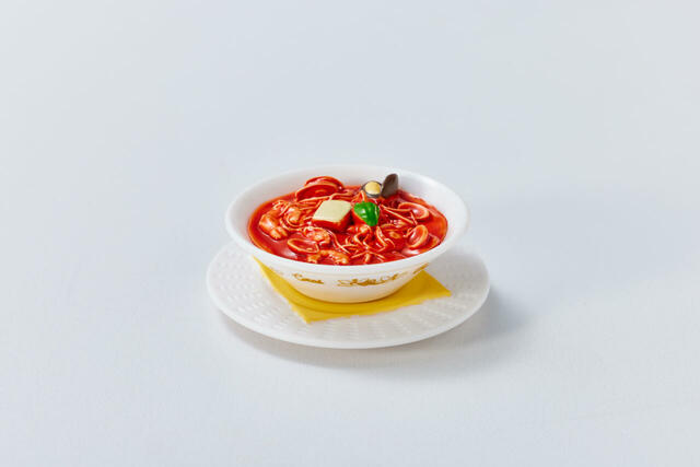 「魚介のスープパスタ(ミニチュアチャーム)」<サイズ:約H42mm×W38mm×D16mm>【ココスの人気メニューが“カプセルトイ”に!本物そっくりな「ミニチュアチャームコレクション」発売】