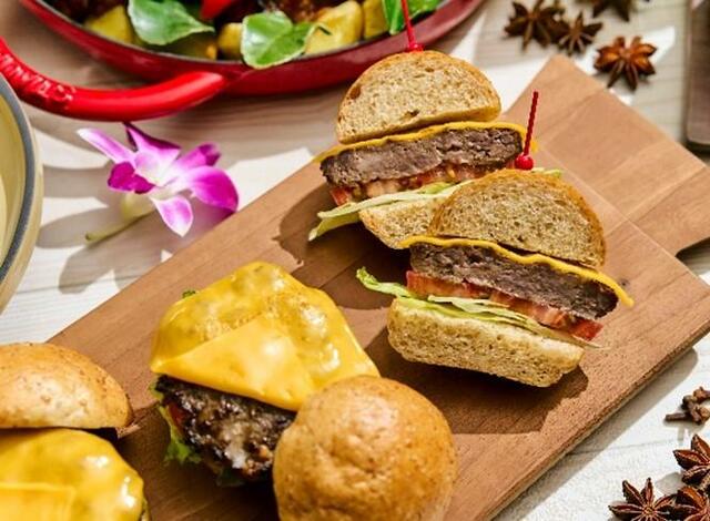 「那須野が原牛バーガー」【ホテルヴィラフォンテーヌから夏メニューが登場】