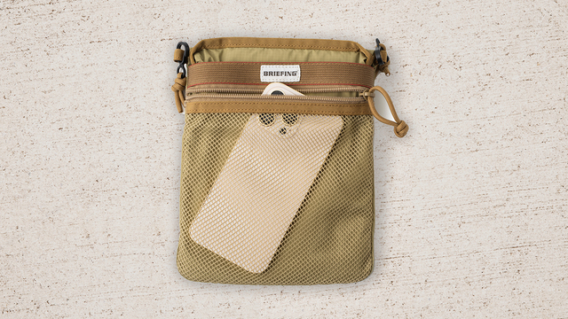 「DEAN & DELUCA × BRIEFING サコッシュトートバッグ ベージュ」13,750円（税抜12,500円）