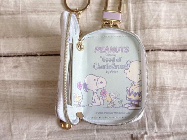 内側にも可愛いスヌーピーのイラスト入り！
