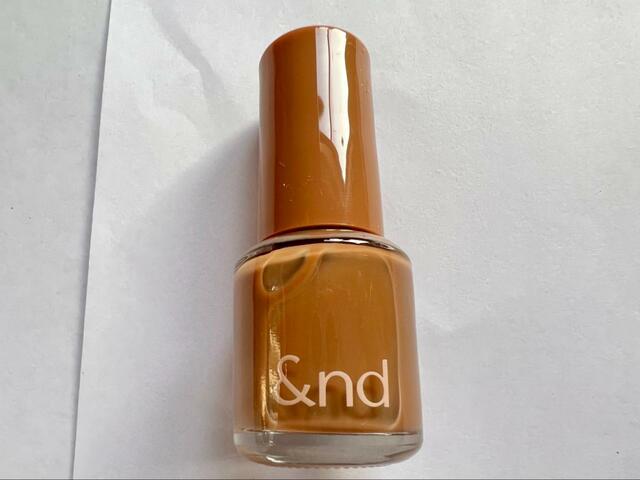 食べたくなるようなキャラメルカラー【&nd by rom&nd グラッシードロップネイル BE01 キャラメル】