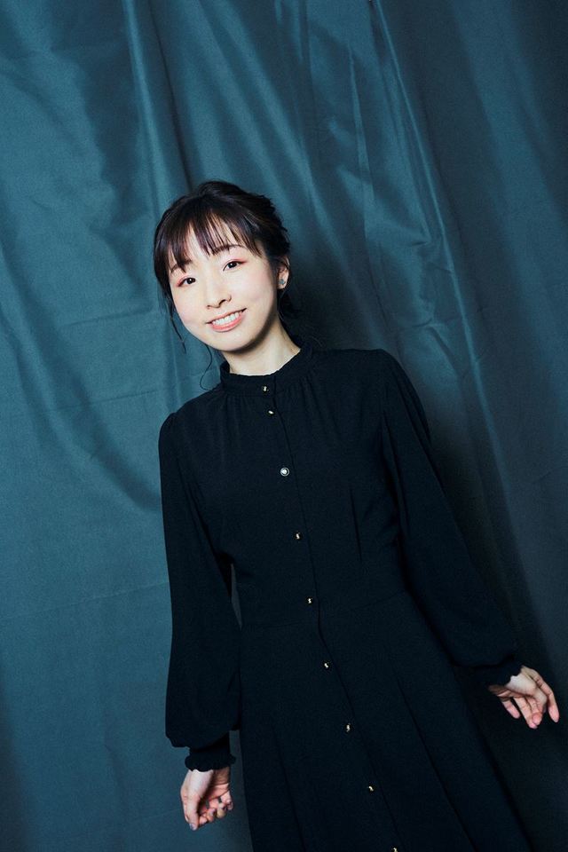 洲崎綾　撮影：友野雄