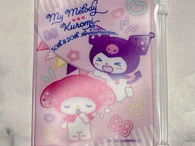 あくびをするマイメロとなんだか騒がしい様子のクロミ。二人の個性が炸裂しています♪