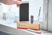 【ハローキティ「デスクスタンド（レッド）」1,980円】スマートフォンを置いても倒れない安定感