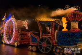 クリスマスバージョン「東京ディズニーランド・エレクトリカルパレード・ドリームライツ」(2016年)|東京ディズニーランド「クリスマス・ファンタジー」