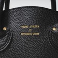 【『YOUNG & OLSEN The DRYGOODS STORE BELTED TOTE BAG BOOK BLACK』(宝島社)】高級感溢れる箔押しロゴが大人かわいさを演出