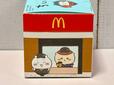右側面には、ちいかわとくりまんじゅうが登場。ちいかわはマクドナルド マネージャー、くりまんじゅうはマックカフェ バイ バリスタに扮しています
