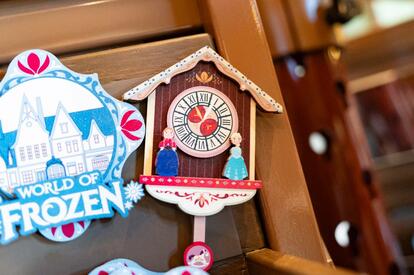 ★香港ディズニーランド限定　アナ雪エリア　壁掛け時計　訳あり ゴ*♪様 ☆香港ディズニーランド限定 アナ雪エリア 壁掛け時計 訳あり ゴ