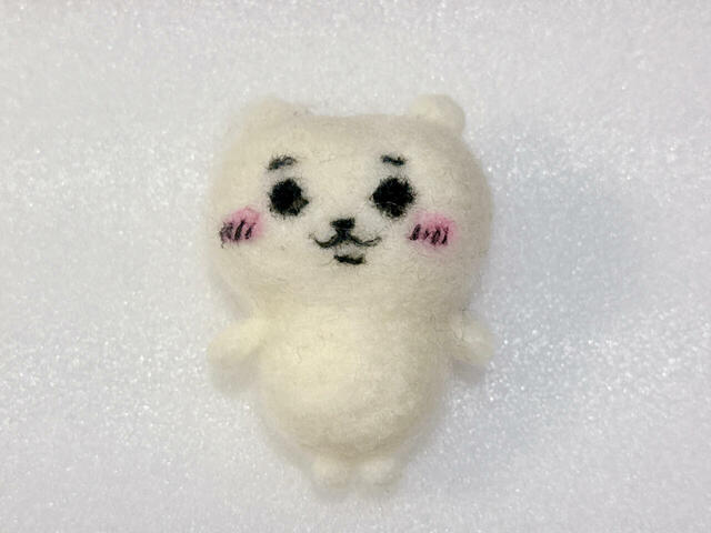 ほっぺの線を刺して、あとは目の中のみ!