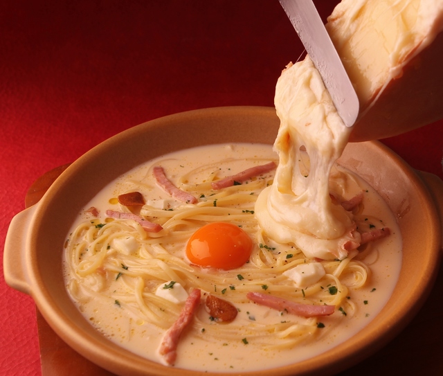 『とろけるラクレットとモッツァレラのカルボ』