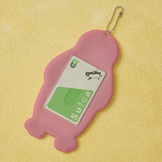 【Suicaのペンギン】「Suicaのペンギン ぷっくりパスケース（読書）」1,360円／ICカードが入ります