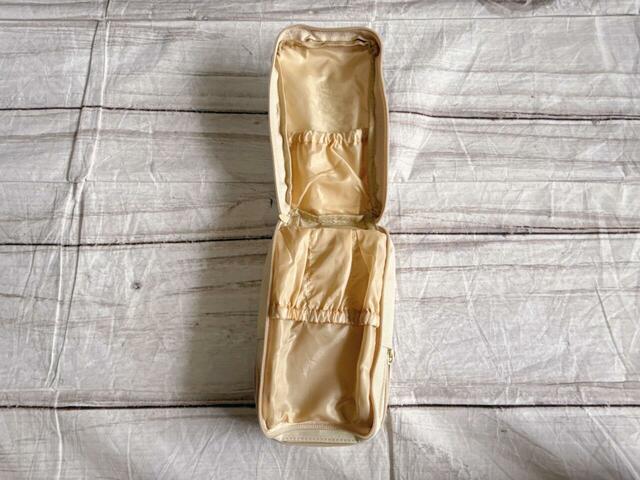 前面の収納スペース。ガバッと開いてものが取り出しやすい♪