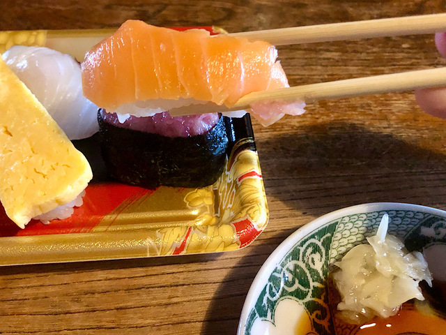 【はま寿司　定番8貫】脂の乗ったサーモンが王道の美味しさで感動