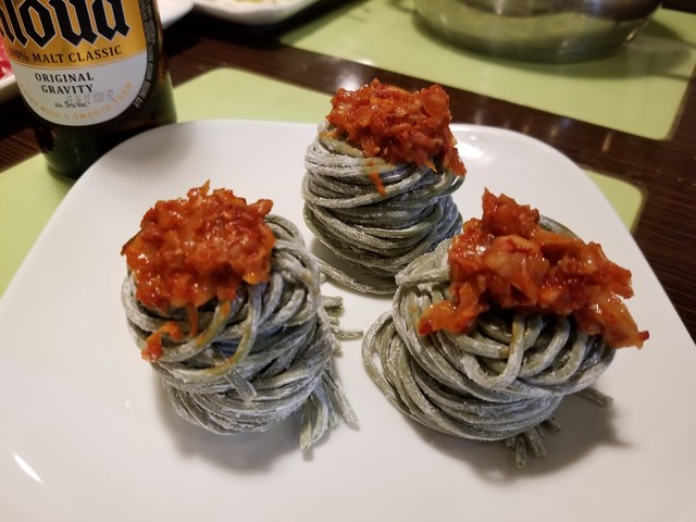 『一品堂』の〆に出るクロレラ麺