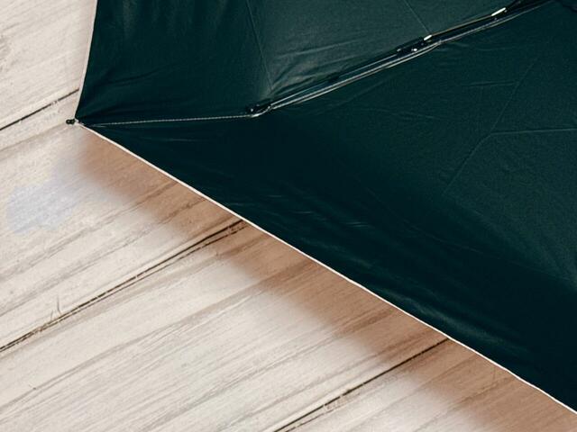 内側はブラックで遮熱＆遮光＊