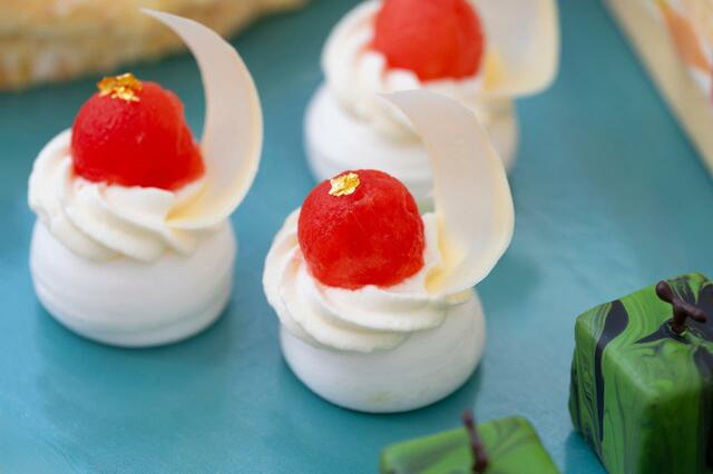 「スイカパブロバ」＜平日 大人 7,200円＞【コンラッド大阪「クラフト・ユア・初夏パフェ」を期間限定開催】