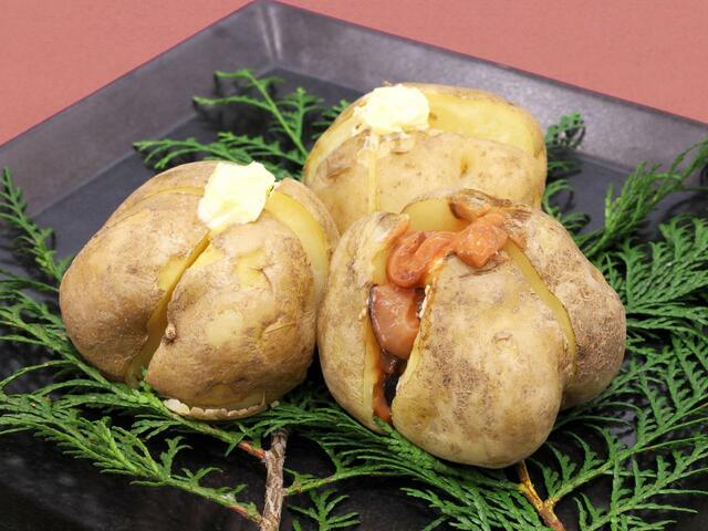 「北海道産ジャガイモのジャガバター」【蟹食べ放題！北海道の海と大地の恵みを大満喫できる「おいしい北海道ディナービュッフェ」】