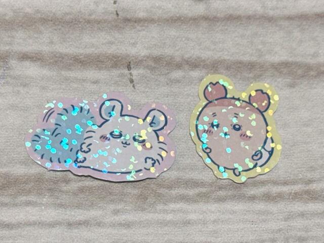 仲良しのモモンガと古本屋も登場です。夜ふかしをしたいモモンガとリュックを背負った古本屋ですが、古本屋に注目！