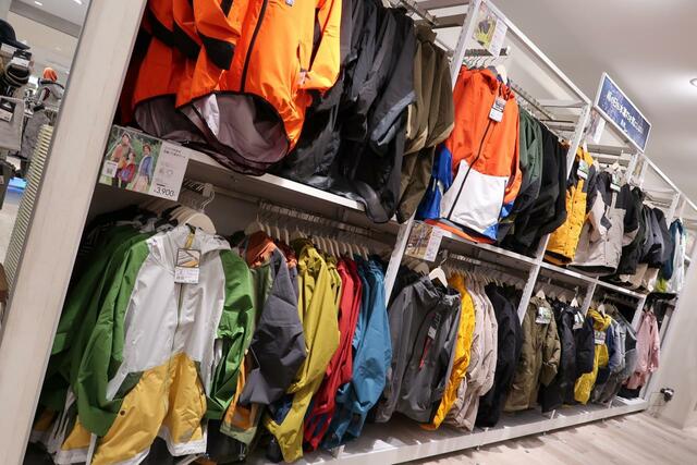 「Workman Colors」イグジットメルサ銀座店/防水ウエアコーナー