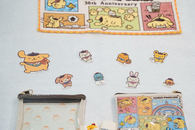 POMPOMPURIN 30th Anniversary フレークシールポーチ1,100円