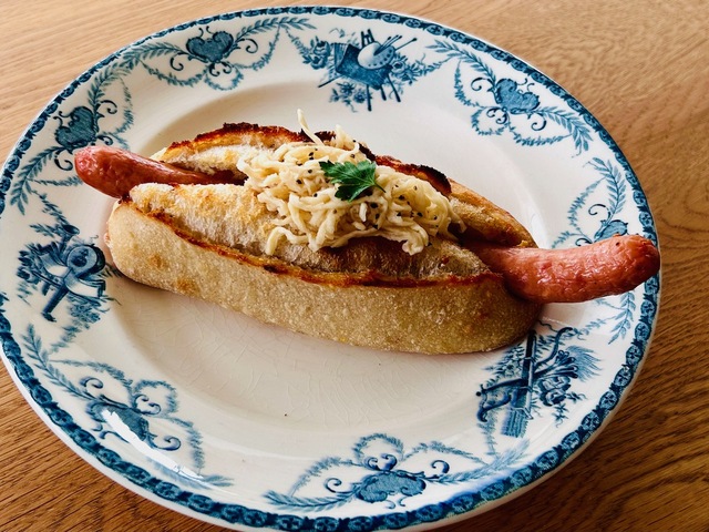 【dough-ist】笹塚ドック。誰がどう見てもザワークラフトがそえてあるとしか思えません