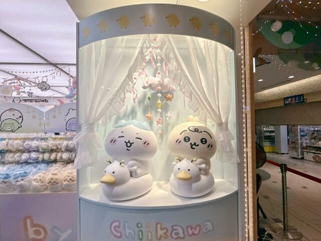 これまで行われたちいかわの東京駅いちばんプラザでの催事史上、もっとも豪華なモニュメントが入り口に！