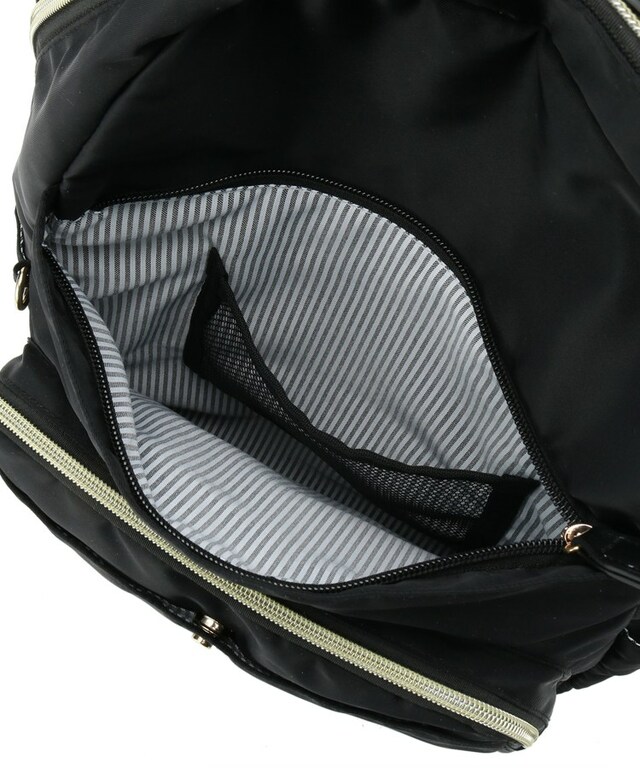 【SHOO・LA・RUE「整理整頓できちゃうリュック」5,390円】外側にはA5サイズが入るポケットを設けており、中身が一目で見やすいメッシュポケットも完備