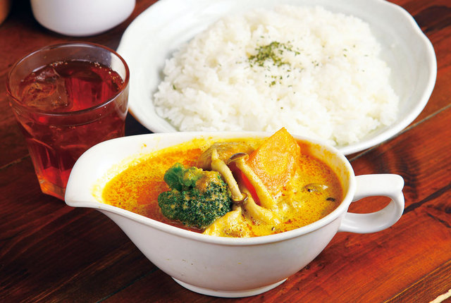 上野・御徒町「カレー」の名店／raffles curry　クリーム野菜チキンカリー　880円