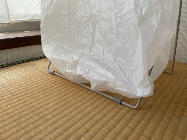 【ニトリ デコホーム 分別ゴミ袋スタンド】物を入れない状態で床すれすれ