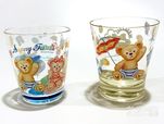 「ダッフィーのサニーファン」スーベニアカップ（左）とタンブラー（右）の比較