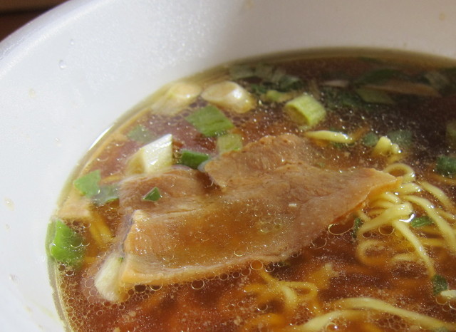 『マルちゃん正麺 カップ』実食レポ／チャーシュー
